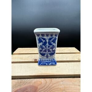 Vintage Chinese Blue & White Chinoiserie Porcelain Frog Vase – No Lid